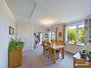 Dining Room- click for photo gallery